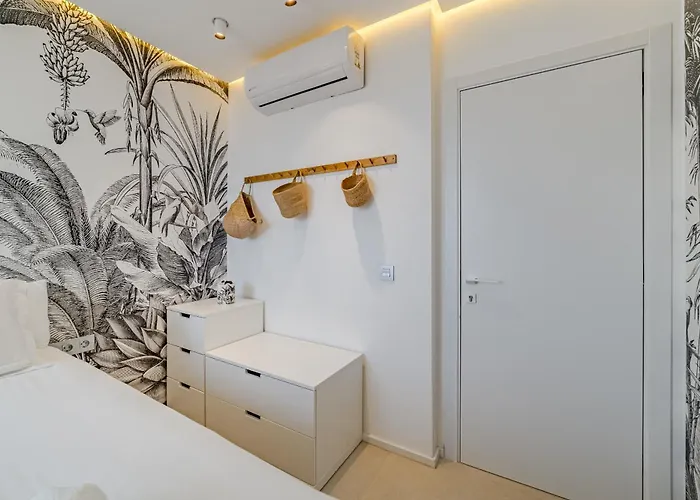 Ocean Garden Sunset & Sunrise - Heated Pool Apartment *