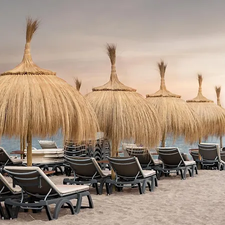 Ocean Garden Sunset & Sunrise - Heated Pool - Ac - Lounge Zone Апартаменти